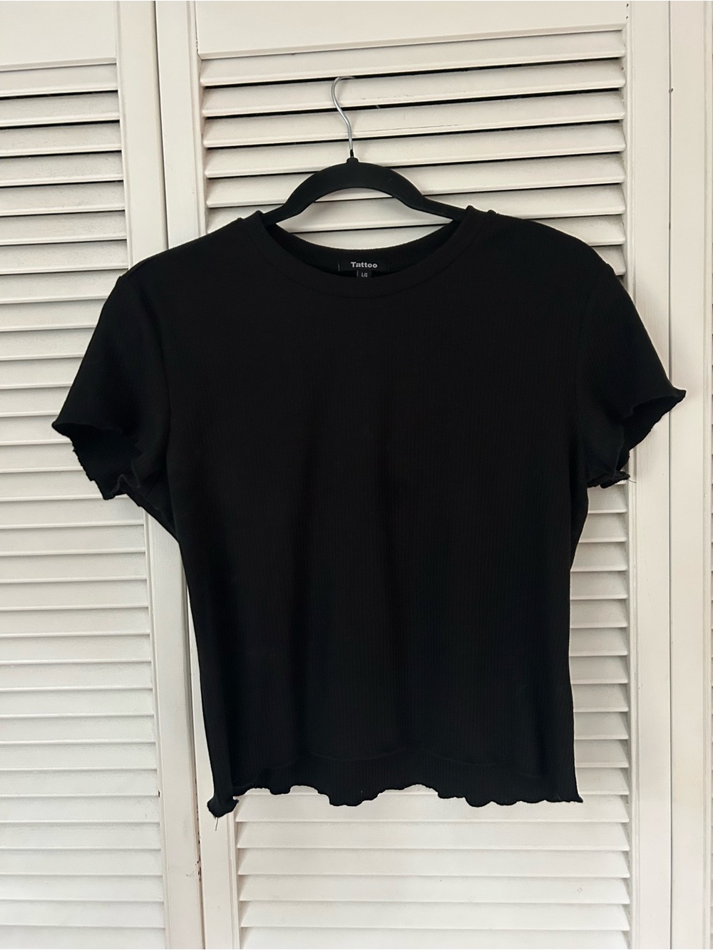 Black Short Sleeve Ribbed Tee with Lettuce Hem